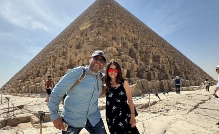 Travellers with their guide in front of the Great Pyramid of Giza