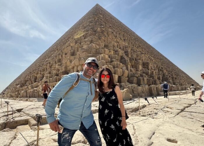 Travellers with their guide in front of the Great Pyramid of Giza